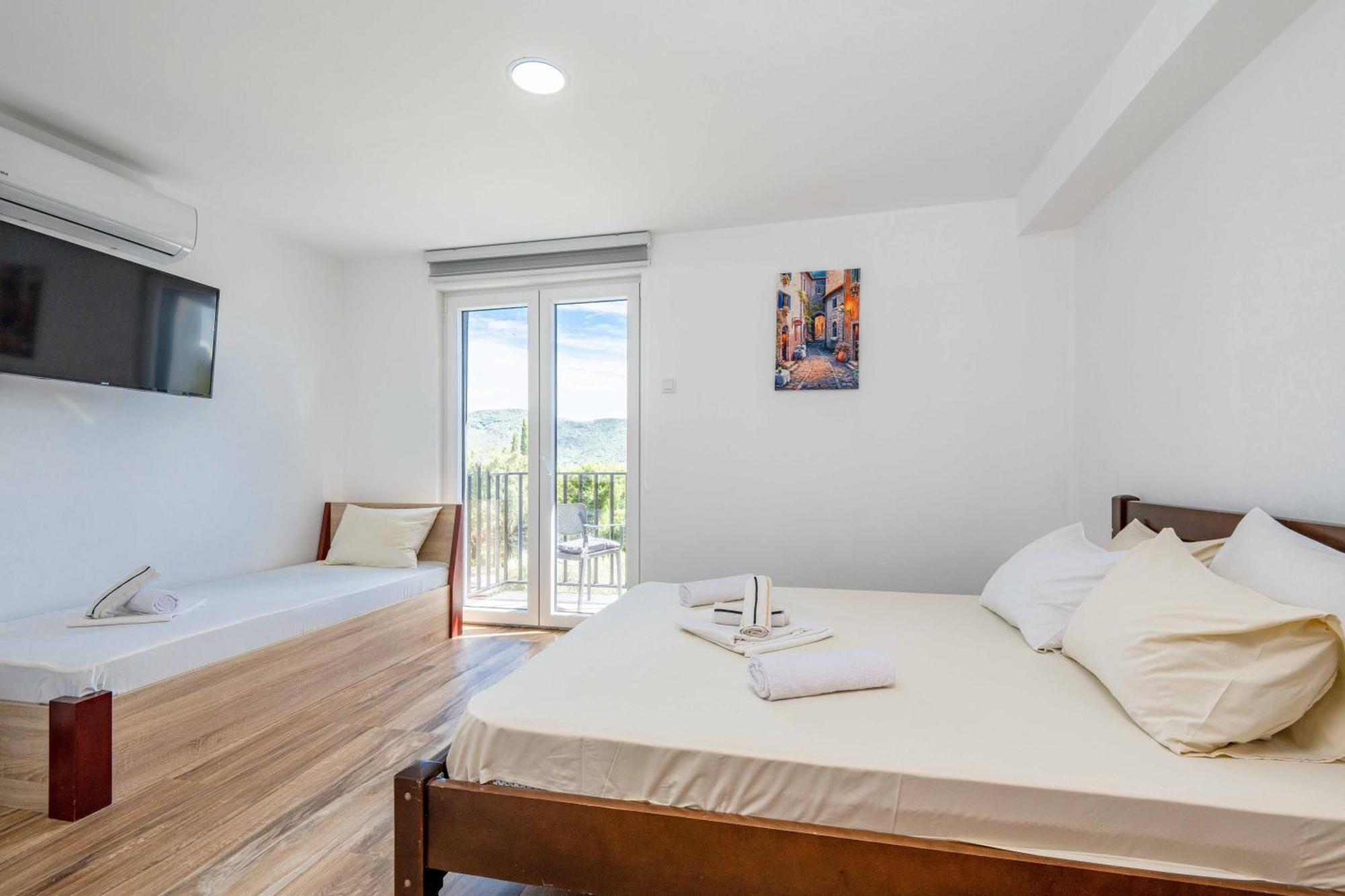 Sumice Inn Petrovac Екстериор снимка