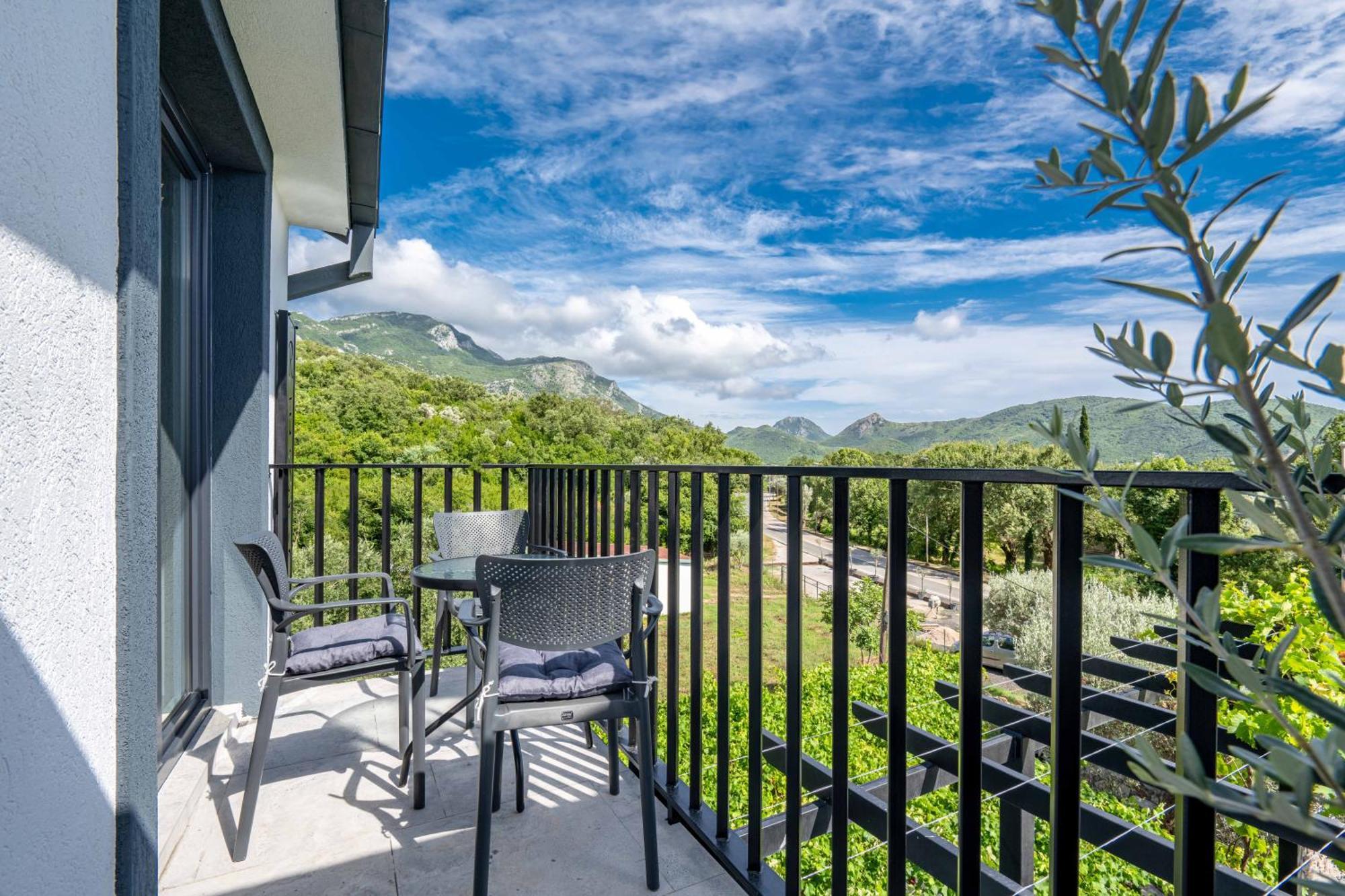 Sumice Inn Petrovac Екстериор снимка