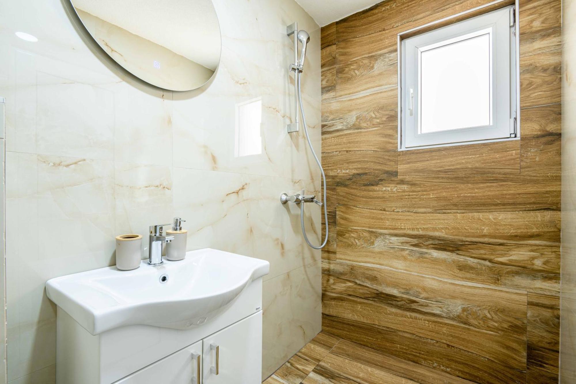 Sumice Inn Petrovac Екстериор снимка