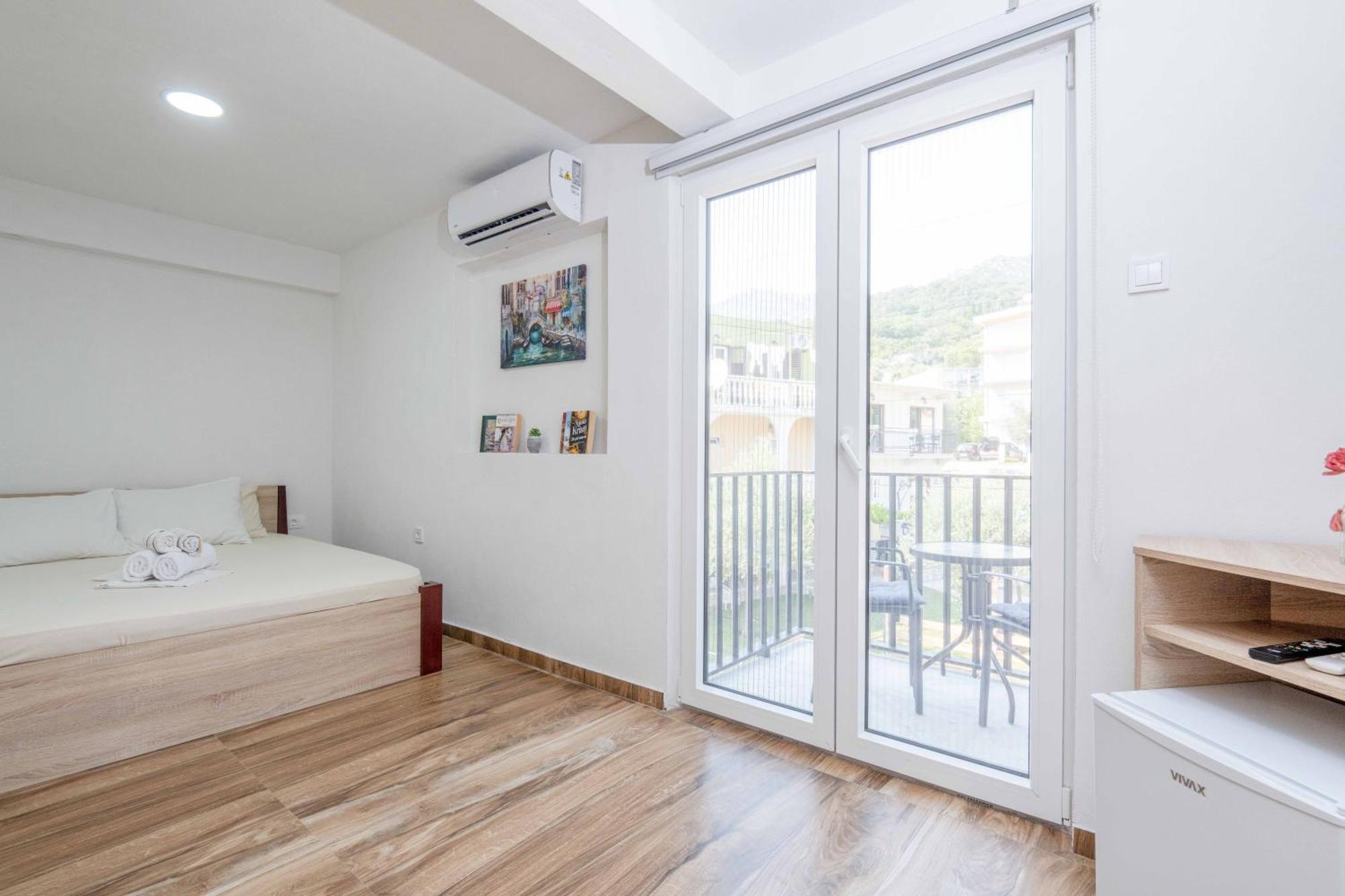 Sumice Inn Petrovac Екстериор снимка