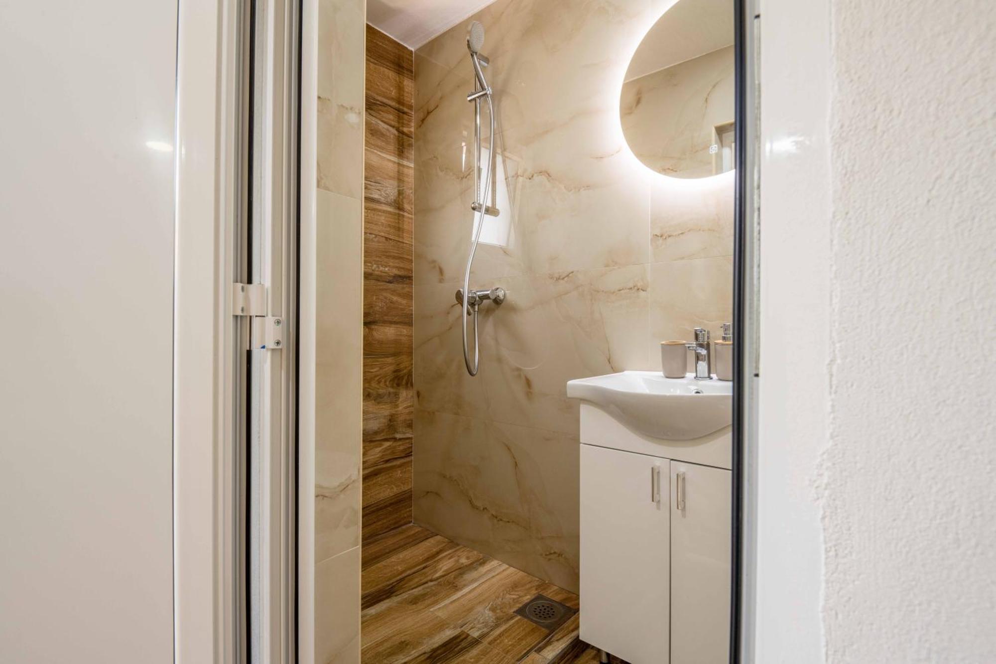 Sumice Inn Petrovac Екстериор снимка
