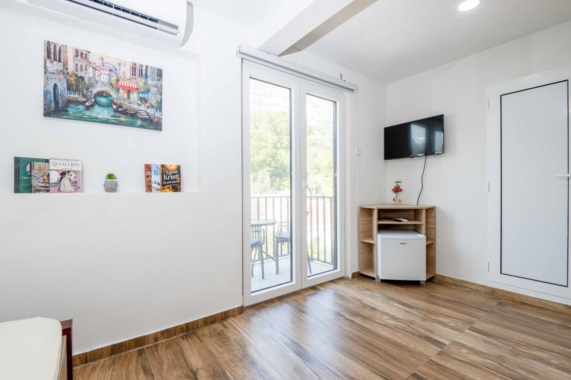 Sumice Inn Petrovac Екстериор снимка