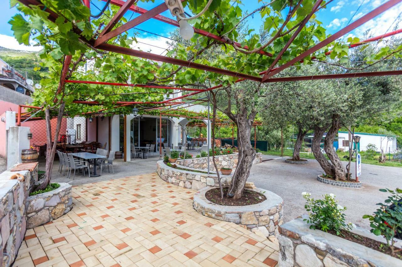 Sumice Inn Petrovac Екстериор снимка
